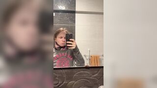 Razor Slides Into My Pussy