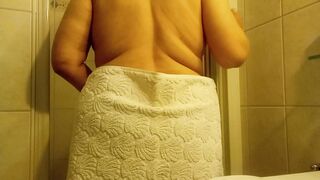 Real Mature Woman in the Shower – Soft Belly & Natural Curves