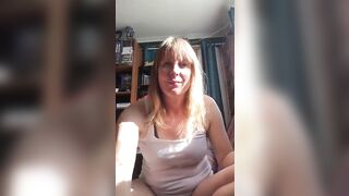 Aussie Amateur Reaches Orgasm