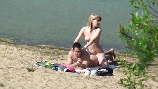 Amateur couple fucks on the beach sure about not be seen