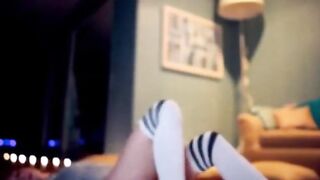 Redhead's OhMyBod Toy Orgasm on Webcam