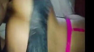 Un cul à lui faire trouer son jean comme une chienne en chaleur