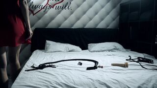 Hot slave girl masturbates with the butt plug in her ass. Amazing chick