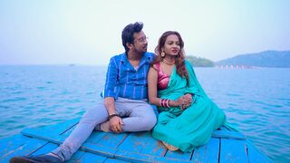 Husband and wife honeymooned and had hardcore sex in the middle of the sea