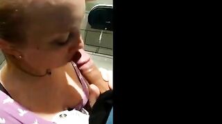 Dans les toilettes de McDo