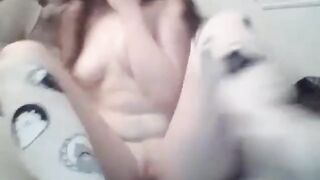 Young Amateur Rubs Her Pussy on Webcam