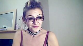 Mature Woman Masturbates on Webcam