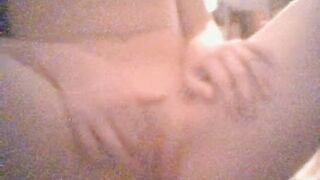 Svensk tjej onanerar på webbkamera