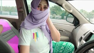 Indo viral Siswi berhijab nyepong kontol di dalam mobil sambil nyetir tantangan untuk nggak crot