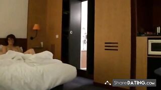 Reudige MILF masturbiert und wird gefickt - Deutscher Amateur-Orgasmus