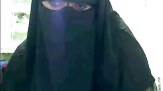 Big-Tit Swiss Hijabi Amateur