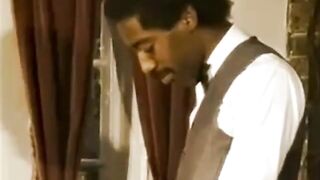 Deutsche Vintage-Brünette in einem Interracial-Erwachsenenfilm