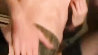 Blowjob und Nippelspiel von dünner deutscher Amateurin