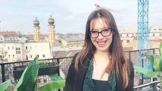 JacquieEtMichelTV - Mia Devil - Counts by twos!