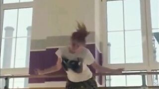 Palina Rojinskis große natürliche deutsche Brüste