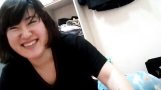 Vietnamese Adult Star Hong Nhung Gives Amateur Blowjob