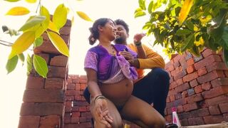 Devar apni bhabhi ko Apne purane bathroom mein le jakar chod raha he - devar bhabhi xxx video hindi hot pussy.