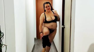 Legis Squeezing Hairy Cunt