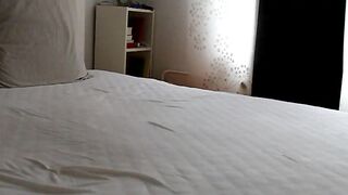 Deutsche Amateurin in Nylons und High Heels kommt zum Orgasmus