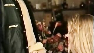 Svenska blondinen Maria Lind får ansiktsbehandling