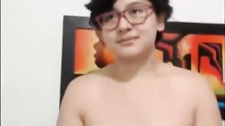 ARAB GIRL WITH A BIG ASS DANCING AT HOME