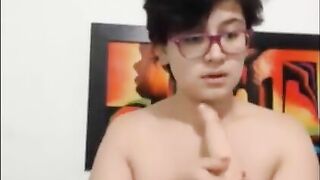 ARAB GIRL WITH A BIG ASS DANCING AT HOME