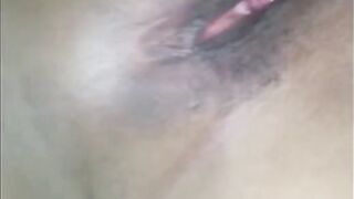 Wendy, una dominicana con grandes tetas naturales se masturba