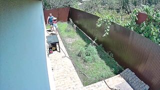 Vollbusiger Teenie beim Schwanzlutschen seines Freundes erwischt!