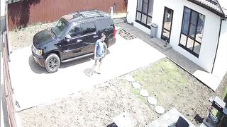 Vollbusiger Teenie beim Schwanzlutschen seines Freundes erwischt!