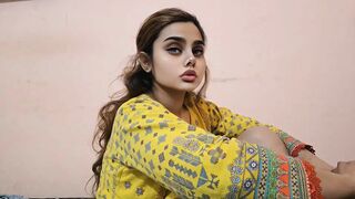 ( Stepmom ) Giving Handjob Massage-Clear Hindi Dirty Talk