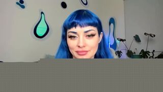 Jewelz Blu Stuffing The New Butt Plug On Onlyfans Live