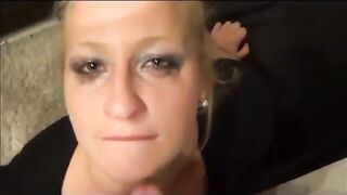 Blonde Amateur-Schlampe liebt einen guten Facial