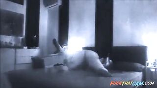 Ma copine me trompe et je la surprends à la webcam