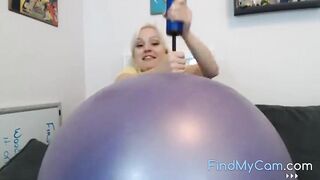 Big-Titted Blonde Webcam Model Bounces Her Curves