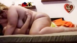 Der wilde Ritt der molligen Schweizer Mutter - Amateur-Blowjob