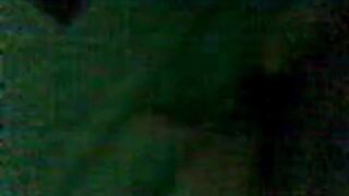 Naken i allmänheten: Svensk flicka på trappor i Jönköping