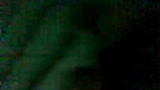 Naken i allmänheten: Svensk flicka på trappor i Jönköping