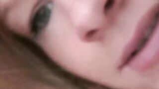 Deutsche Amateurin steckt sich eine Banane in den Arsch