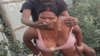 Indian desi wife ki doggy style mein chudai ki