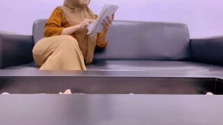 Teachers are late in their paychecks booked on Brondong