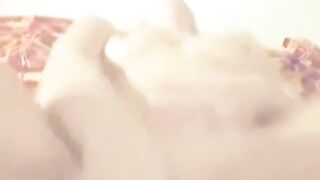 Blond skandinavisk hustru onanerer alene