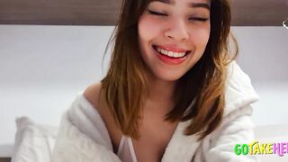 Hot Babe Masturbates with Sex Toy on Webcam for Boys