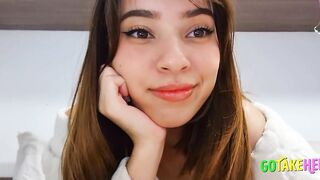 Hot Babe Masturbates with Sex Toy on Webcam for Boys