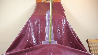 Piercings und Tattoos: Deutsche Amateurin mit riesigem Dildo