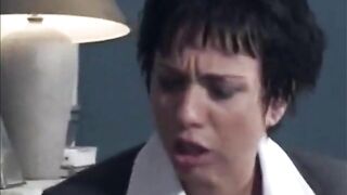 Suomalainen MILF Isabella Rossan isot tissit syväkurkku