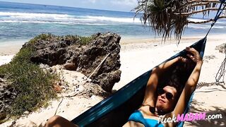 Public Pussy & Anal Play at Surfers Beach