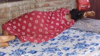 Holi k din desi bhabhi ki thukai