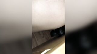 Deutsche MILF trainiert mit zwei Dildos für Doppelpenetration