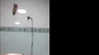 Indian Girl Masturbates on Webcam After Bath