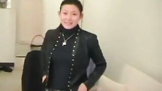 Amateur Asian MILF Gives a Blowjob - Hairy Hooker